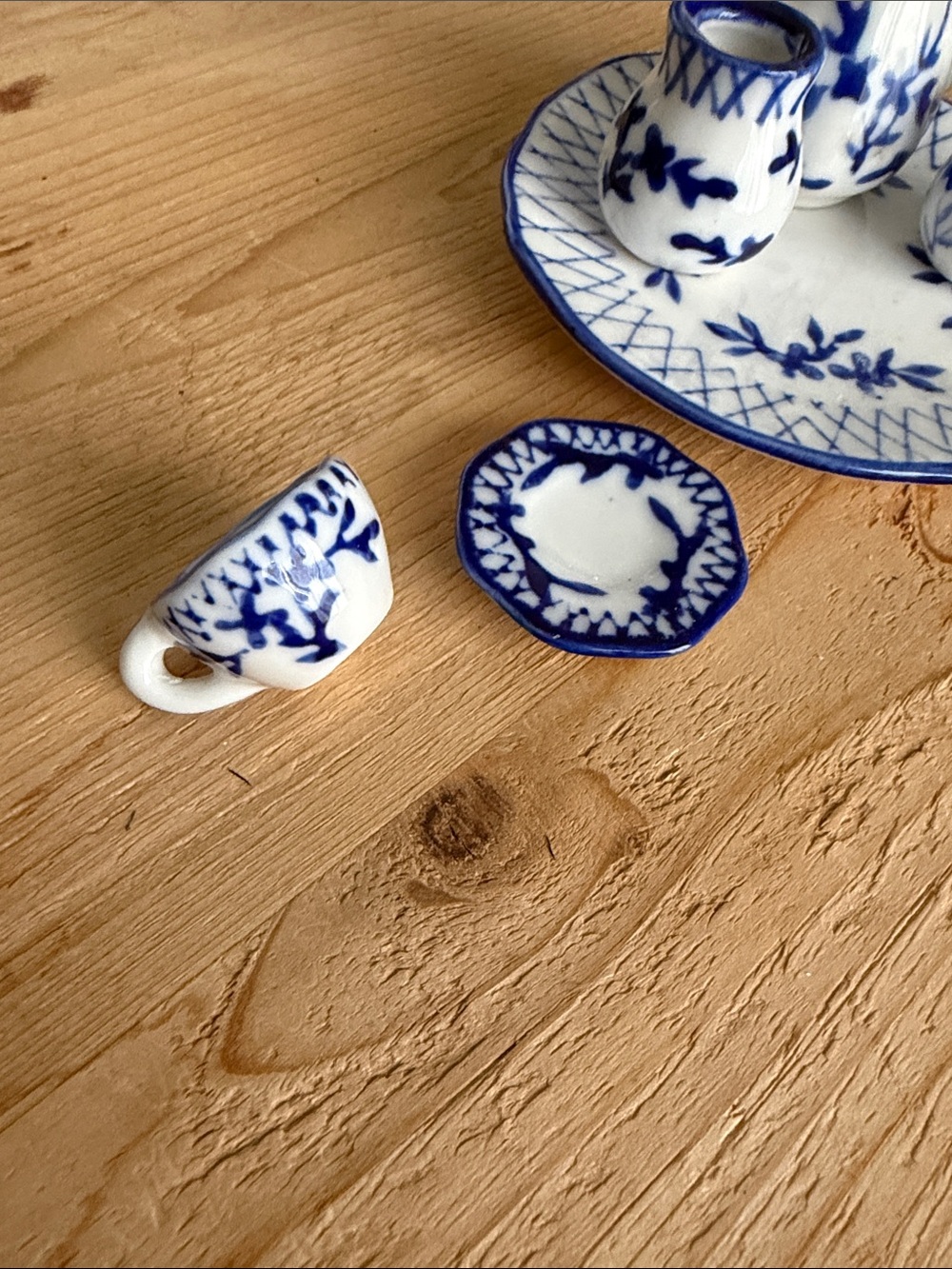 Mini Small Porcelain Tea Set - Picture 2 of 9